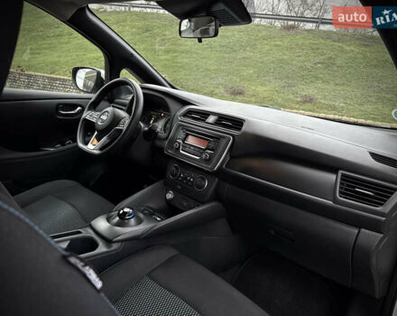 Белый Ниссан Лиф, объемом двигателя 0 л и пробегом 115 тыс. км за 11700 $, фото 32 на Automoto.ua