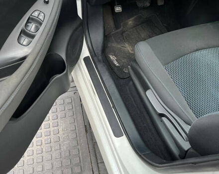 Белый Ниссан Лиф, объемом двигателя 0 л и пробегом 125 тыс. км за 11499 $, фото 6 на Automoto.ua