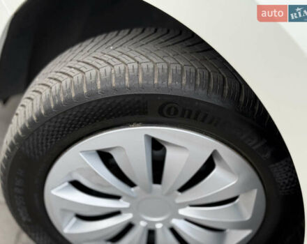 Белый Ниссан Лиф, объемом двигателя 0 л и пробегом 115 тыс. км за 11700 $, фото 19 на Automoto.ua