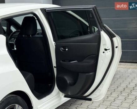 Білий Ніссан Ліф, об'ємом двигуна 0 л та пробігом 46 тис. км за 13800 $, фото 66 на Automoto.ua