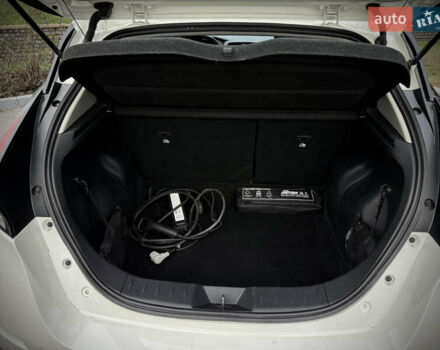 Белый Ниссан Лиф, объемом двигателя 0 л и пробегом 115 тыс. км за 11700 $, фото 45 на Automoto.ua