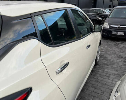 Белый Ниссан Лиф, объемом двигателя 0 л и пробегом 125 тыс. км за 11499 $, фото 4 на Automoto.ua