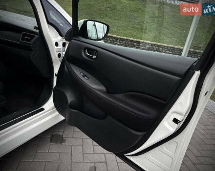 Белый Ниссан Лиф, объемом двигателя 0 л и пробегом 115 тыс. км за 11700 $, фото 31 на Automoto.ua