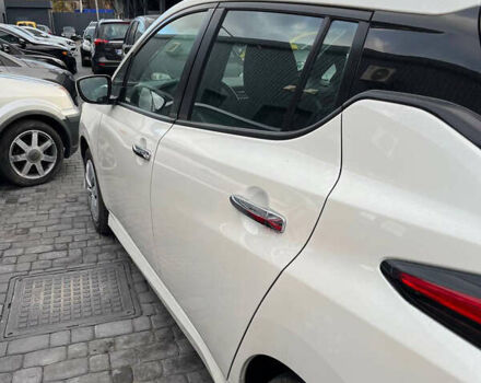 Белый Ниссан Лиф, объемом двигателя 0 л и пробегом 125 тыс. км за 11499 $, фото 5 на Automoto.ua