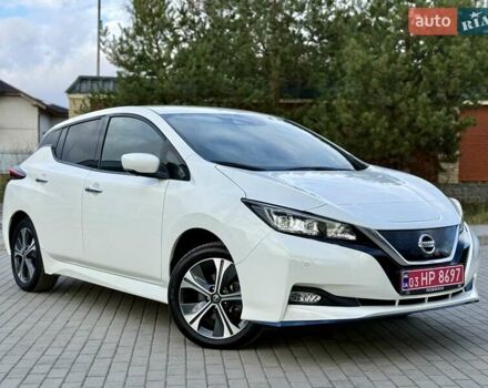 Белый Ниссан Лиф, объемом двигателя 0 л и пробегом 98 тыс. км за 15950 $, фото 2 на Automoto.ua