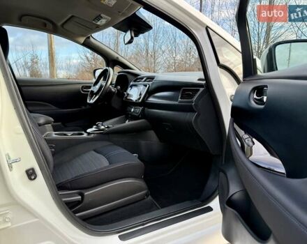 Белый Ниссан Лиф, объемом двигателя 0 л и пробегом 98 тыс. км за 15950 $, фото 68 на Automoto.ua