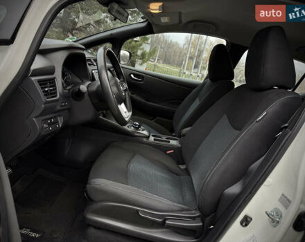 Белый Ниссан Лиф, объемом двигателя 0 л и пробегом 115 тыс. км за 11700 $, фото 22 на Automoto.ua