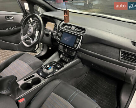 Белый Ниссан Лиф, объемом двигателя 0 л и пробегом 27 тыс. км за 13700 $, фото 19 на Automoto.ua