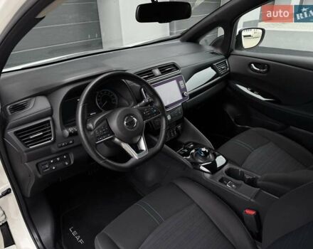 Білий Ніссан Ліф, об'ємом двигуна 0 л та пробігом 46 тис. км за 13800 $, фото 37 на Automoto.ua