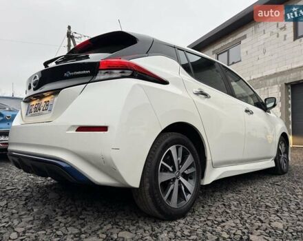 Белый Ниссан Лиф, объемом двигателя 0 л и пробегом 77 тыс. км за 13200 $, фото 16 на Automoto.ua