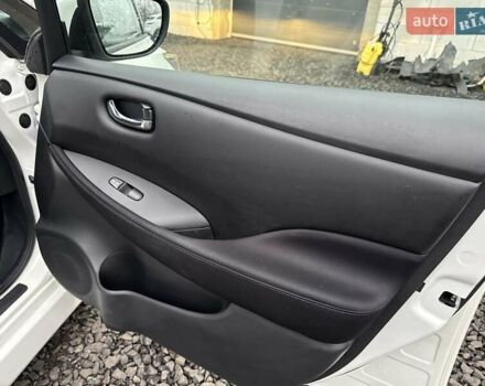 Белый Ниссан Лиф, объемом двигателя 0 л и пробегом 77 тыс. км за 13200 $, фото 25 на Automoto.ua