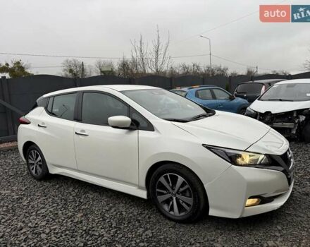 Белый Ниссан Лиф, объемом двигателя 0 л и пробегом 77 тыс. км за 13200 $, фото 4 на Automoto.ua