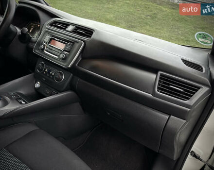 Белый Ниссан Лиф, объемом двигателя 0 л и пробегом 115 тыс. км за 11700 $, фото 34 на Automoto.ua