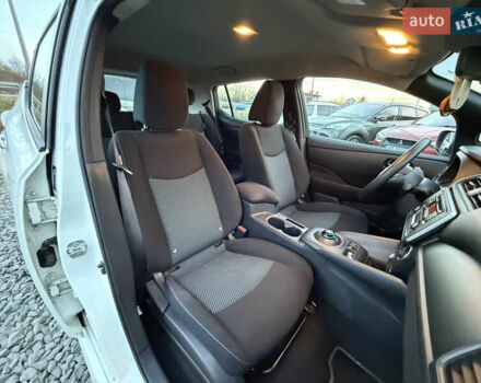 Белый Ниссан Лиф, объемом двигателя 0 л и пробегом 43 тыс. км за 12500 $, фото 25 на Automoto.ua