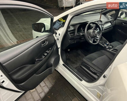 Белый Ниссан Лиф, объемом двигателя 0 л и пробегом 27 тыс. км за 13700 $, фото 17 на Automoto.ua