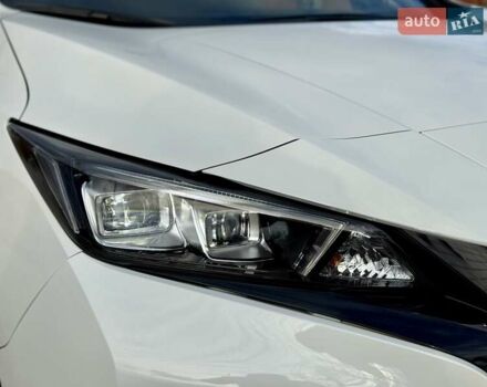 Белый Ниссан Лиф, объемом двигателя 0 л и пробегом 98 тыс. км за 15950 $, фото 23 на Automoto.ua