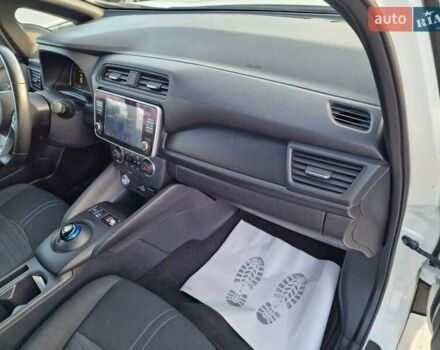 Белый Ниссан Лиф, объемом двигателя 0 л и пробегом 93 тыс. км за 14600 $, фото 41 на Automoto.ua