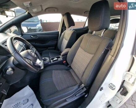 Белый Ниссан Лиф, объемом двигателя 0 л и пробегом 93 тыс. км за 14600 $, фото 21 на Automoto.ua