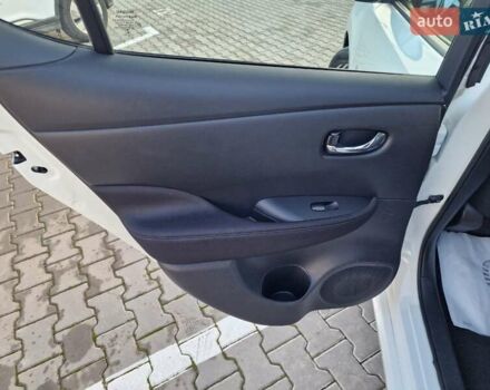 Белый Ниссан Лиф, объемом двигателя 0 л и пробегом 93 тыс. км за 14600 $, фото 34 на Automoto.ua