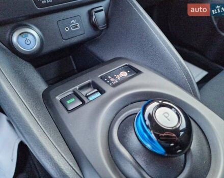 Белый Ниссан Лиф, объемом двигателя 0 л и пробегом 93 тыс. км за 14600 $, фото 31 на Automoto.ua