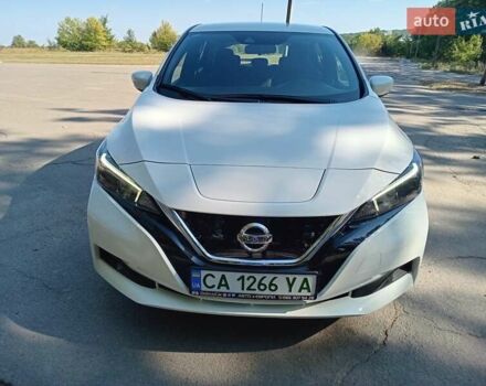 Білий Ніссан Ліф, об'ємом двигуна 0 л та пробігом 27 тис. км за 16800 $, фото 1 на Automoto.ua