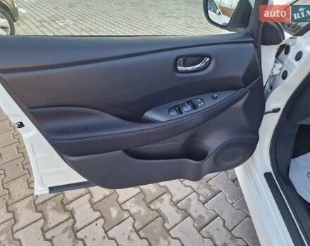 Белый Ниссан Лиф, объемом двигателя 0 л и пробегом 93 тыс. км за 14600 $, фото 19 на Automoto.ua