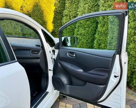 Белый Ниссан Лиф, объемом двигателя 0 л и пробегом 38 тыс. км за 14999 $, фото 25 на Automoto.ua