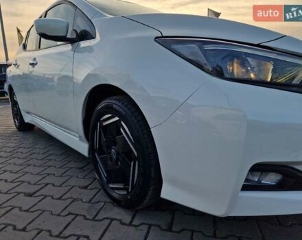 Белый Ниссан Лиф, объемом двигателя 0 л и пробегом 93 тыс. км за 14600 $, фото 5 на Automoto.ua