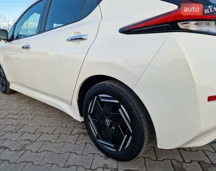 Белый Ниссан Лиф, объемом двигателя 0 л и пробегом 93 тыс. км за 14600 $, фото 13 на Automoto.ua