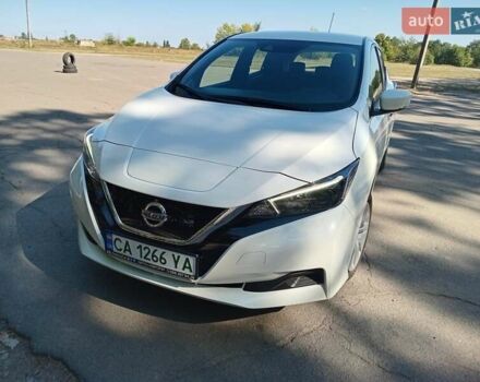 Білий Ніссан Ліф, об'ємом двигуна 0 л та пробігом 27 тис. км за 16800 $, фото 4 на Automoto.ua