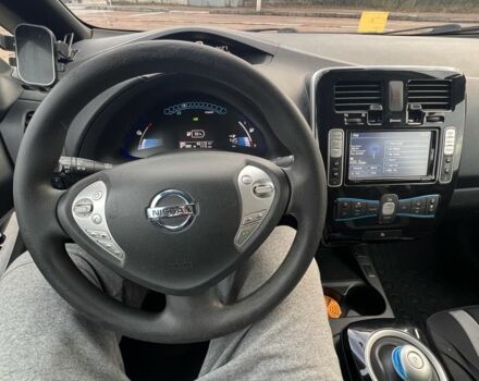 Белый Ниссан Лиф, объемом двигателя 0 л и пробегом 96 тыс. км за 8200 $, фото 4 на Automoto.ua