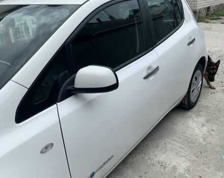 Білий Ніссан Ліф, об'ємом двигуна 0 л та пробігом 199 тис. км за 12500 $, фото 4 на Automoto.ua