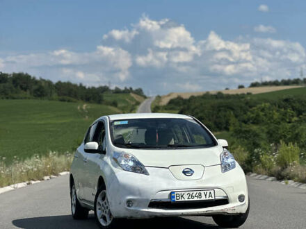 Белый Ниссан Лиф, объемом двигателя 0 л и пробегом 170 тыс. км за 4000 $, фото 1 на Automoto.ua