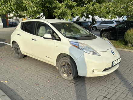 Белый Ниссан Лиф, объемом двигателя 0 л и пробегом 240 тыс. км за 6000 $, фото 1 на Automoto.ua