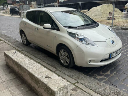 Белый Ниссан Лиф, объемом двигателя 0 л и пробегом 100 тыс. км за 4800 $, фото 1 на Automoto.ua