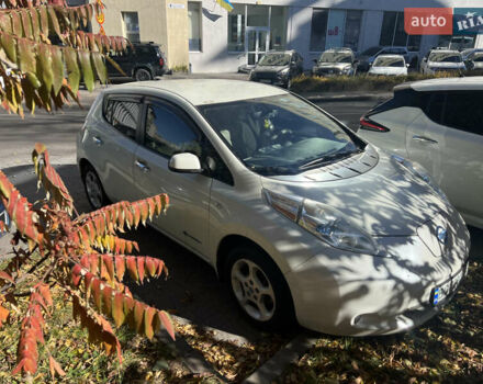 Ниссан Лиф 2011 в Львове на Automoto.ua Белый Ниссан Лиф, объемом двигателя 0 л и пробегом 109 тыс. км за 5800 $, фото 1 на Automoto.ua