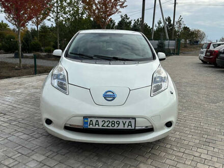 Ніссан Ліф 2011 у Буче на Automoto.ua Білий Ніссан Ліф, об'ємом двигуна 0 л та пробігом 95 тис. км за 4100 $, фото 1 на Automoto.ua