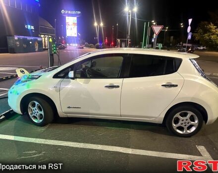 Белый Ниссан Лиф, объемом двигателя 80 л и пробегом 120 тыс. км за 4500 $, фото 1 на Automoto.ua