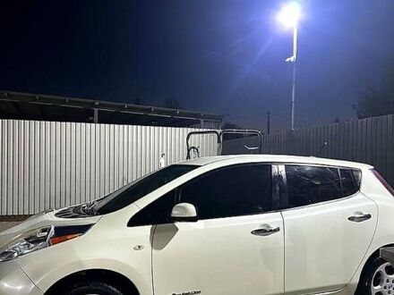 Ніссан Ліф 2011 у Бару на Automoto.ua Білий Ніссан Ліф, об'ємом двигуна 0 л та пробігом 133 тис. км за 4000 $, фото 1 на Automoto.ua