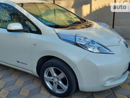 Білий Ніссан Ліф, об'ємом двигуна 0 л та пробігом 71 тис. км за 5599 $, фото 1 на Automoto.ua