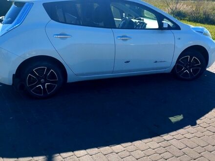 Белый Ниссан Лиф, объемом двигателя 0 л и пробегом 88 тыс. км за 7500 $, фото 1 на Automoto.ua