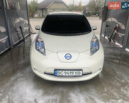Білий Ніссан Ліф, об'ємом двигуна 0 л та пробігом 125 тис. км за 5200 $, фото 1 на Automoto.ua