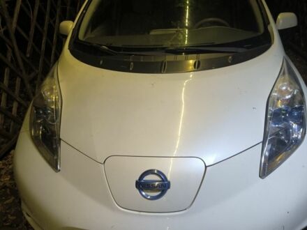 Белый Ниссан Лиф, объемом двигателя 0 л и пробегом 150 тыс. км за 3800 $, фото 1 на Automoto.ua