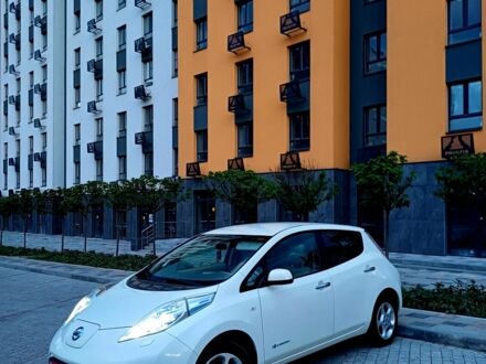 Белый Ниссан Лиф, объемом двигателя 0 л и пробегом 140 тыс. км за 5099 $, фото 1 на Automoto.ua