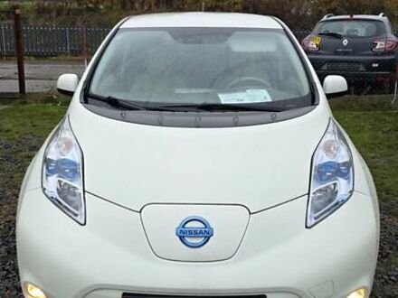 Белый Ниссан Лиф, объемом двигателя 0 л и пробегом 125 тыс. км за 5200 $, фото 1 на Automoto.ua