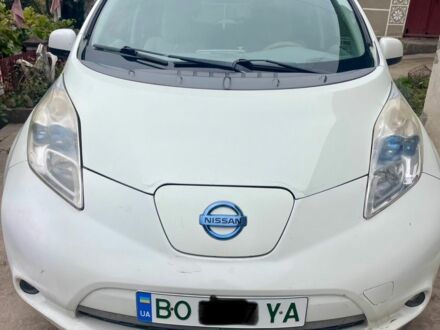 Белый Ниссан Лиф, объемом двигателя 0 л и пробегом 300 тыс. км за 4950 $, фото 1 на Automoto.ua