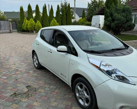 Білий Ніссан Ліф, об'ємом двигуна 0 л та пробігом 100 тис. км за 4700 $, фото 1 на Automoto.ua