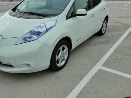 Ніссан Ліф 2012 у Одесі на Automoto.ua Білий Ніссан Ліф, об'ємом двигуна 0 л та пробігом 93 тис. км за 5800 $, фото 1 на Automoto.ua