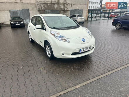 Белый Ниссан Лиф, объемом двигателя 0 л и пробегом 68 тыс. км за 4000 $, фото 1 на Automoto.ua