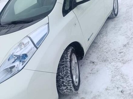 Білий Ніссан Ліф, об'ємом двигуна 0 л та пробігом 162 тис. км за 4400 $, фото 1 на Automoto.ua